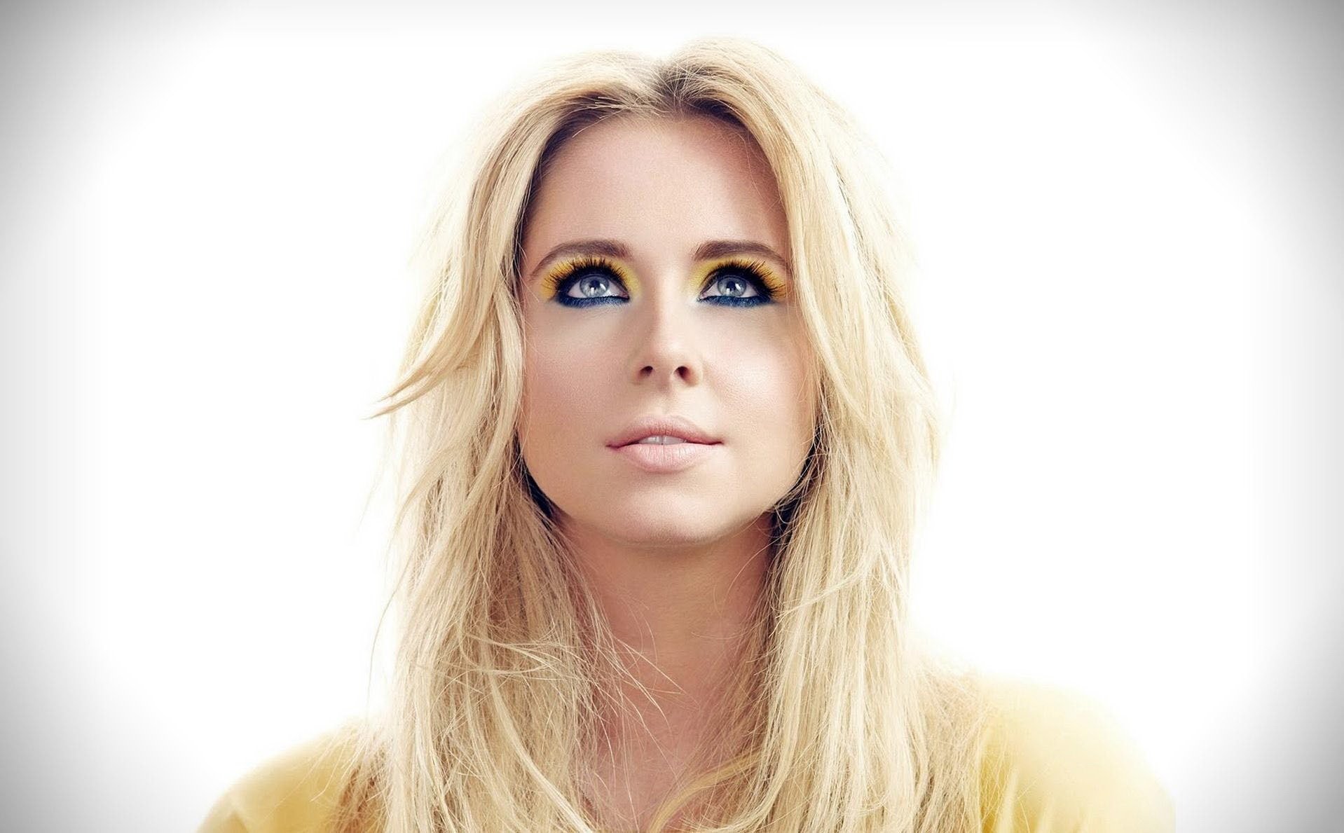 Download Music Diana Vickers Wallpaper
