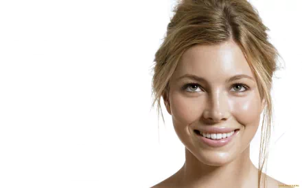 HD PC desktop wallpaper featuring a close-up portrait of celebrity Jessica Biel smiling against a white background.