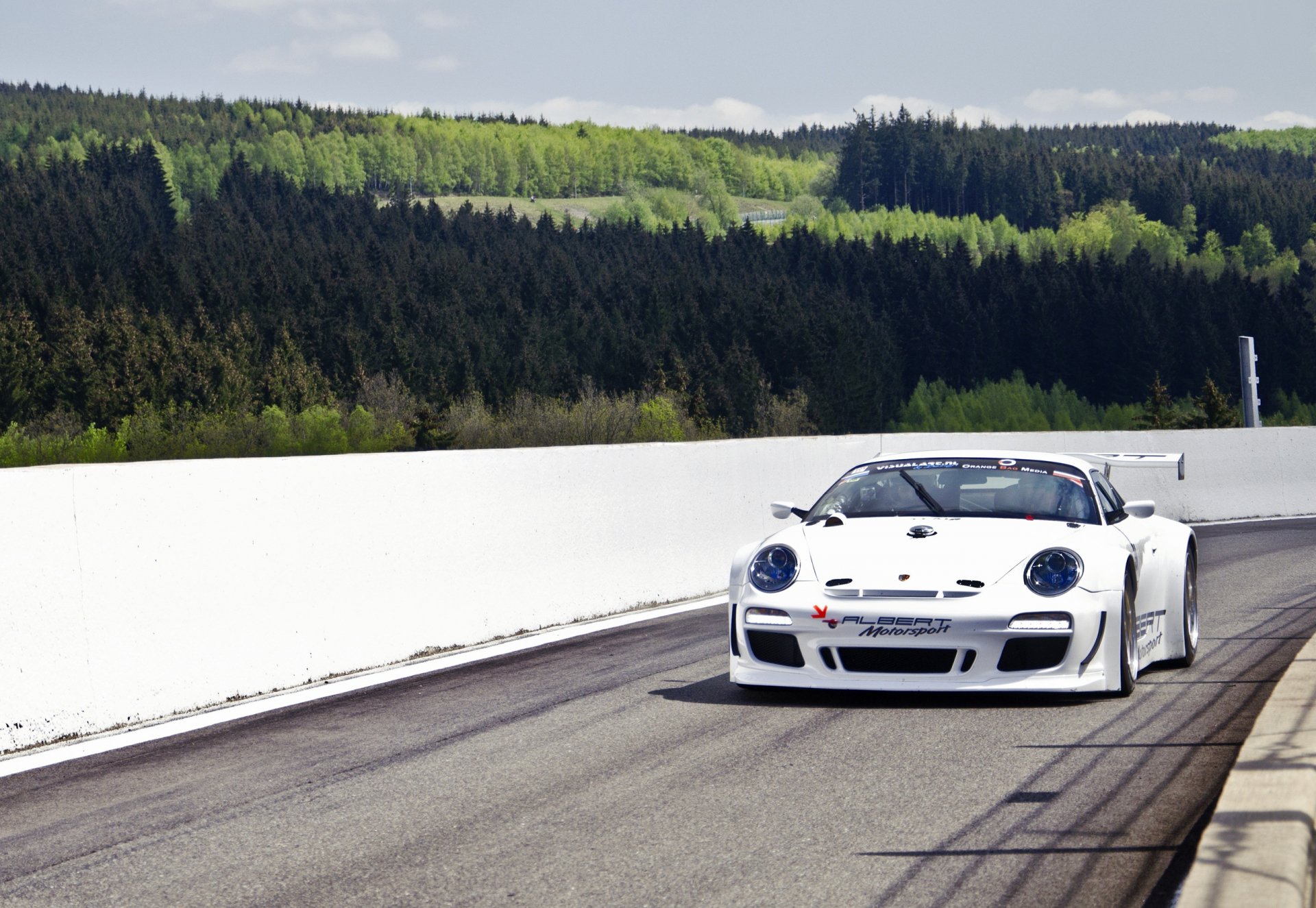 Download Vehicle Porsche 911 GT2 HD Wallpaper