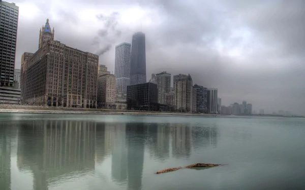 4K Ultra HD PC desktop wallpaper and background: foggy Chicago skyline with man-made skyscrapers reflecting on calm water.