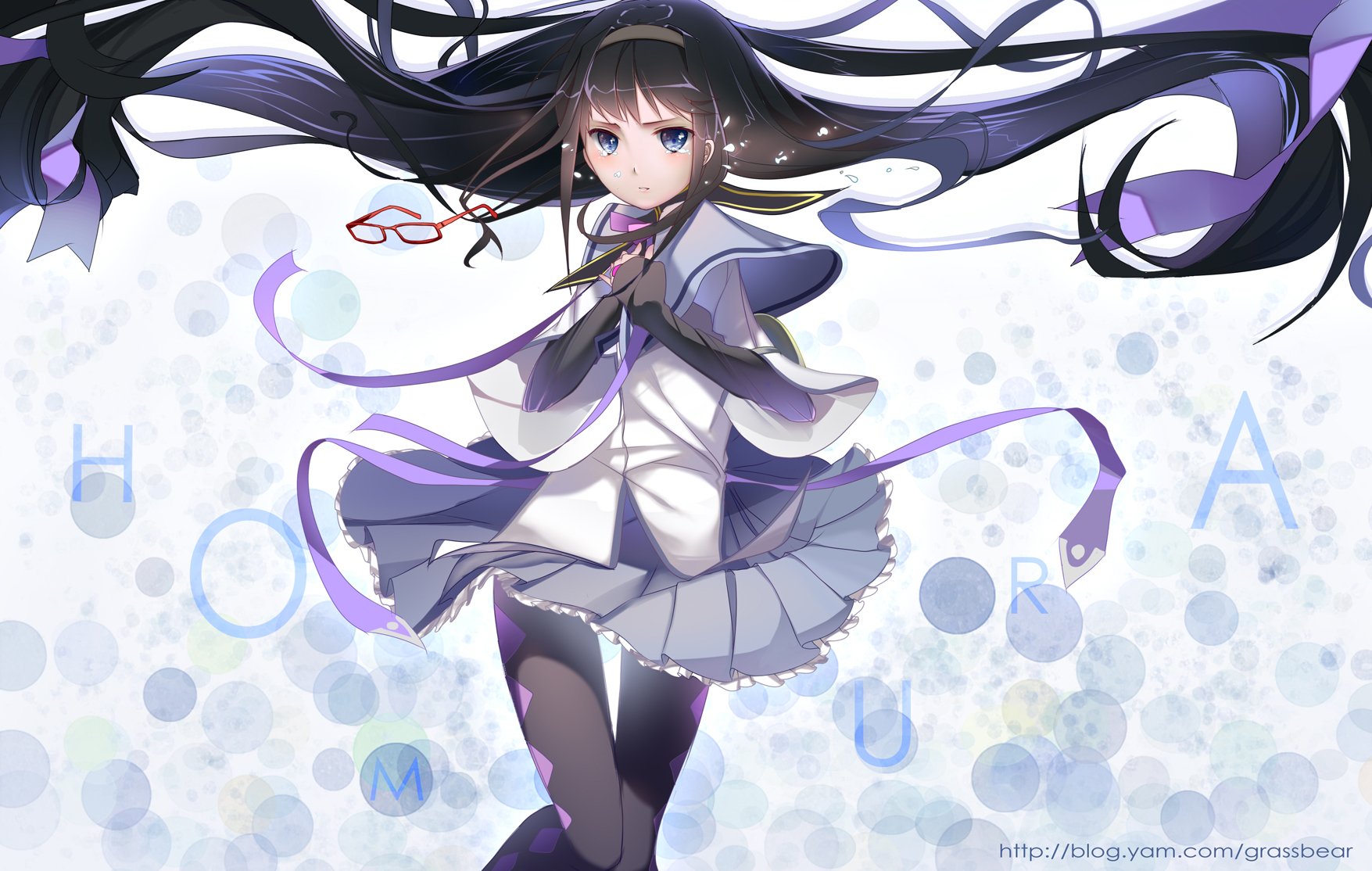 HD desktop wallpaper of Homura Akemi (Puella Magi Madoka Magica): anime portrait with flowing black hair, purple ribbons and white-purple magical-girl outfit on a soft patterned background.