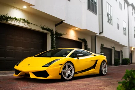 A striking yellow Lamborghini Gallardo Superleggera parked on a stylish street, showcasing its sleek design and elegance in an HD wallpaper background.