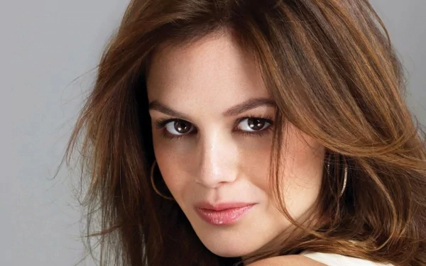 HD PC desktop wallpaper featuring a close-up portrait of celebrity Rachel Bilson with natural makeup and soft lighting.