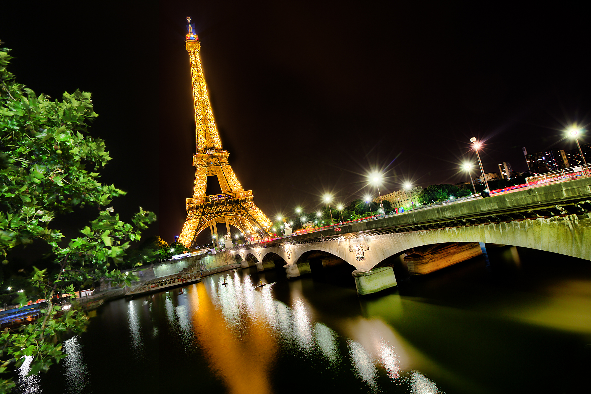 Eiffel Tower Full Hd Wallpaper And Background Image 2000x1333 Id367893