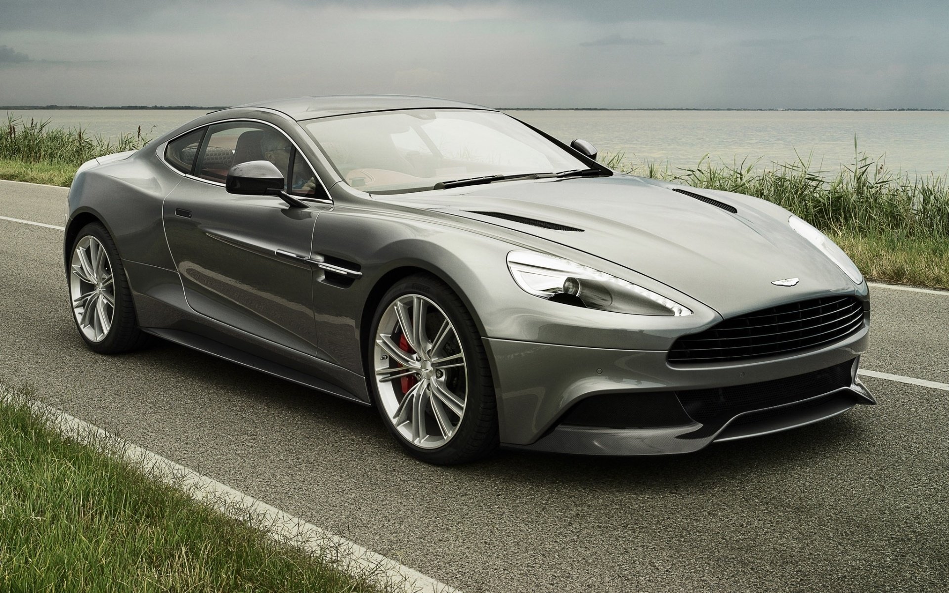 Download Vehicle Aston Martin Vanquish HD Wallpaper