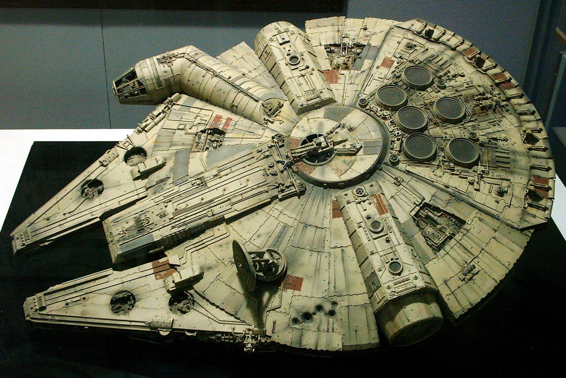 Detailed HD desktop wallpaper featuring the iconic Millennium Falcon from Star Wars, capturing its sci-fi design and intricate mechanical details.