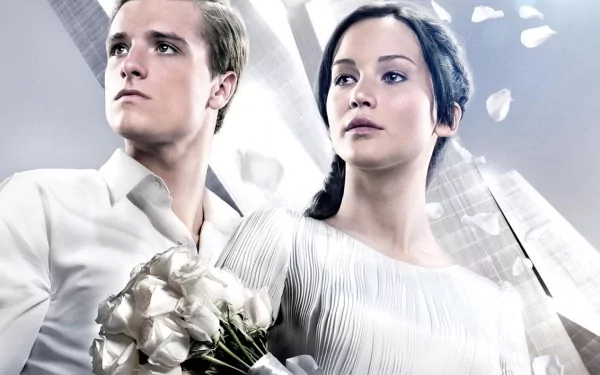 HD PC desktop wallpaper featuring characters from the movie The Hunger Games: Catching Fire, with a soft, light-filled background.