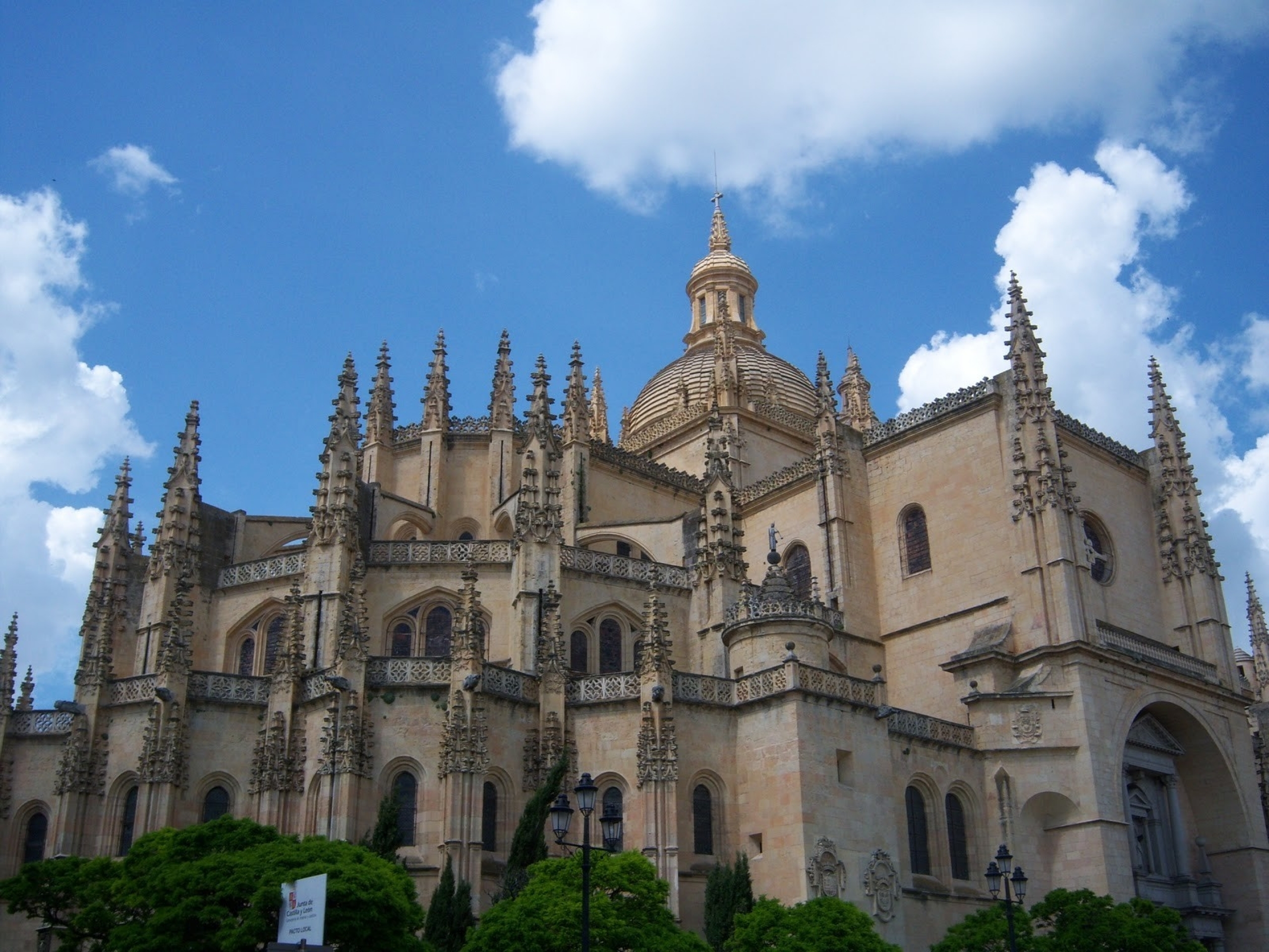 Segovia Cathedral HD Wallpaper