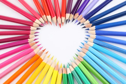 HD PC desktop wallpaper featuring a heart shape formed by an array of colored pencils arranged in a gradient, blending photography and pencil art elements.