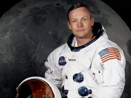 Apollo 11-era NASA astronaut in white spacesuit posed against the Moon, HD PC desktop wallpaper/background.