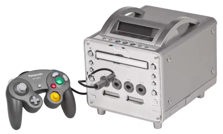 Panasonic Q video game console with wired controller and chrome cube chassis on a white background, presented as a 4K Ultra HD PC desktop wallpaper and background.