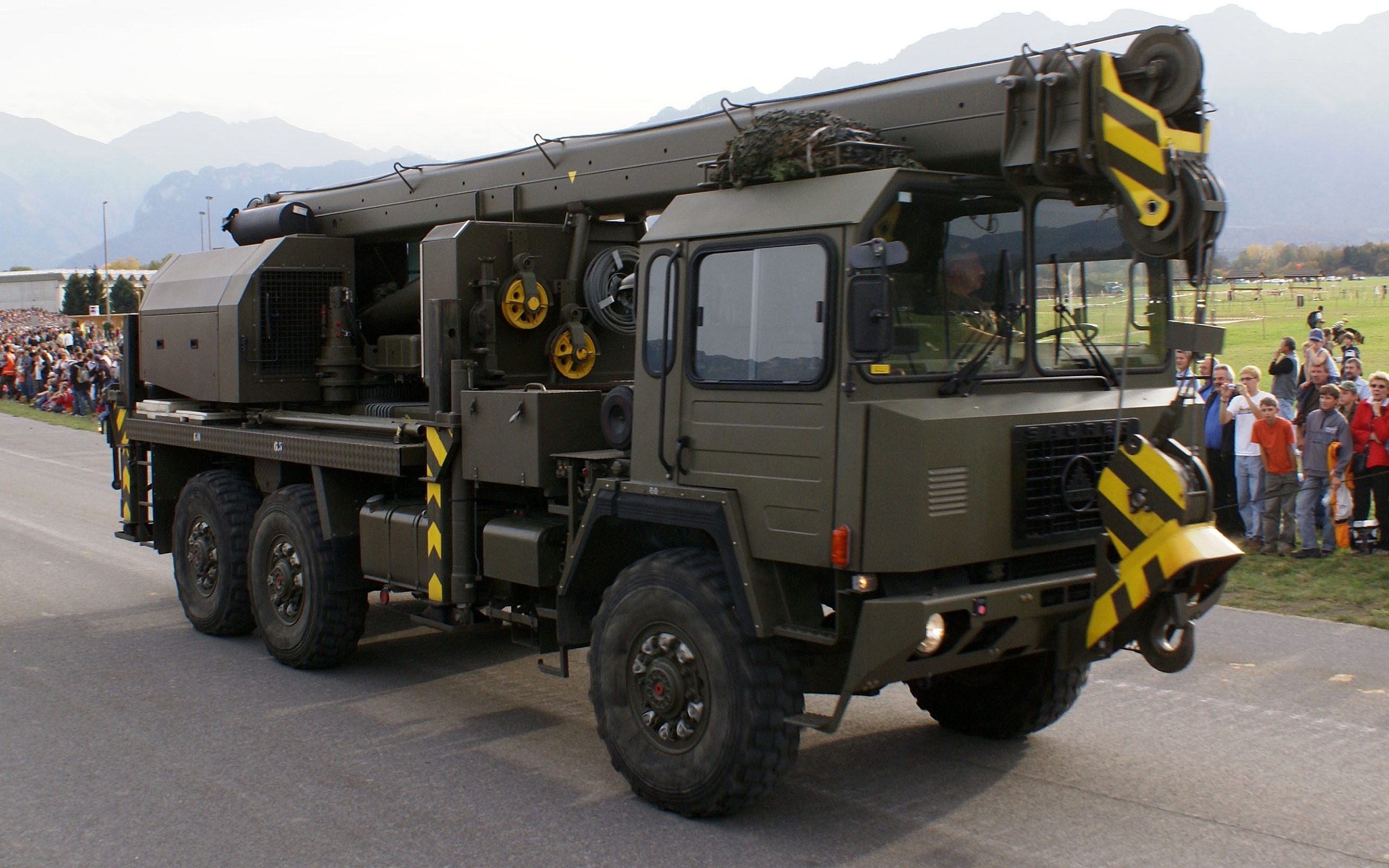 Military Saurer 10DM HD Wallpaper | Background Image
