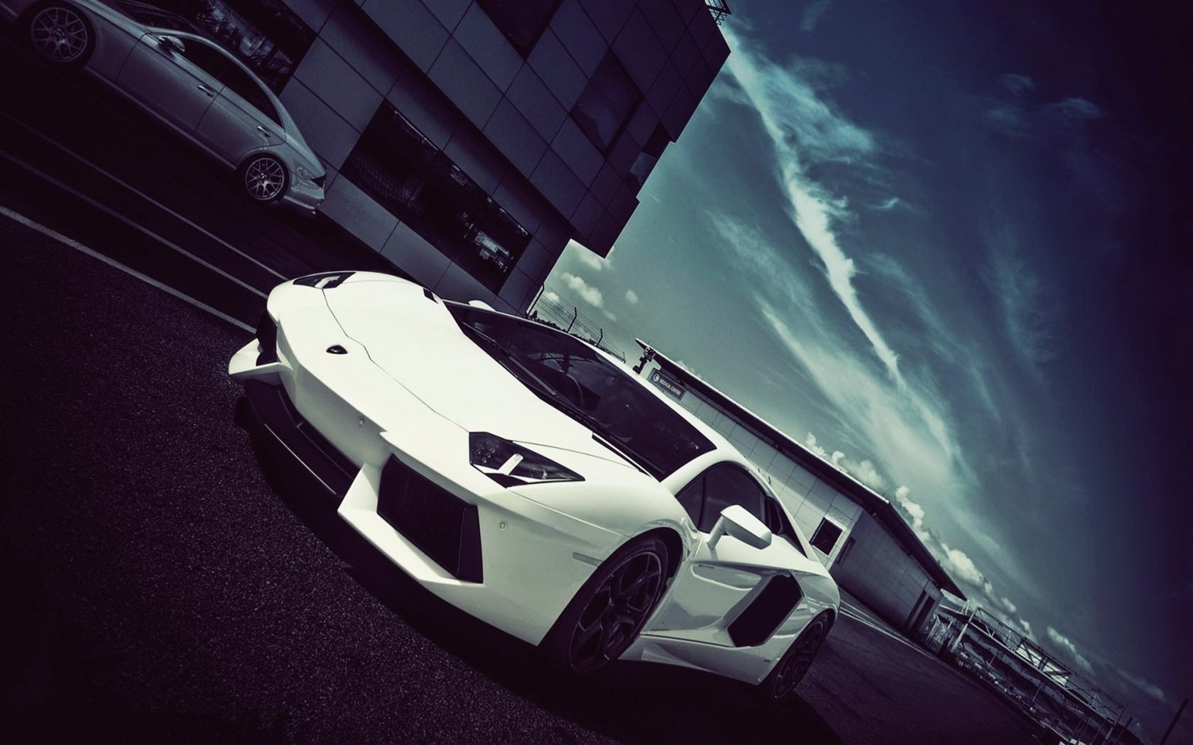 Chiếc Lamborghini Aventador đầy quyến rũ với vẻ ngoài đầy mạnh mẽ và sức mạnh vô cùng ấn tượng. Chúng ta hãy tận hưởng thêm những hình ảnh mới nhất về Aventador để cảm nhận được niềm đam mê của những chiếc siêu xe này.