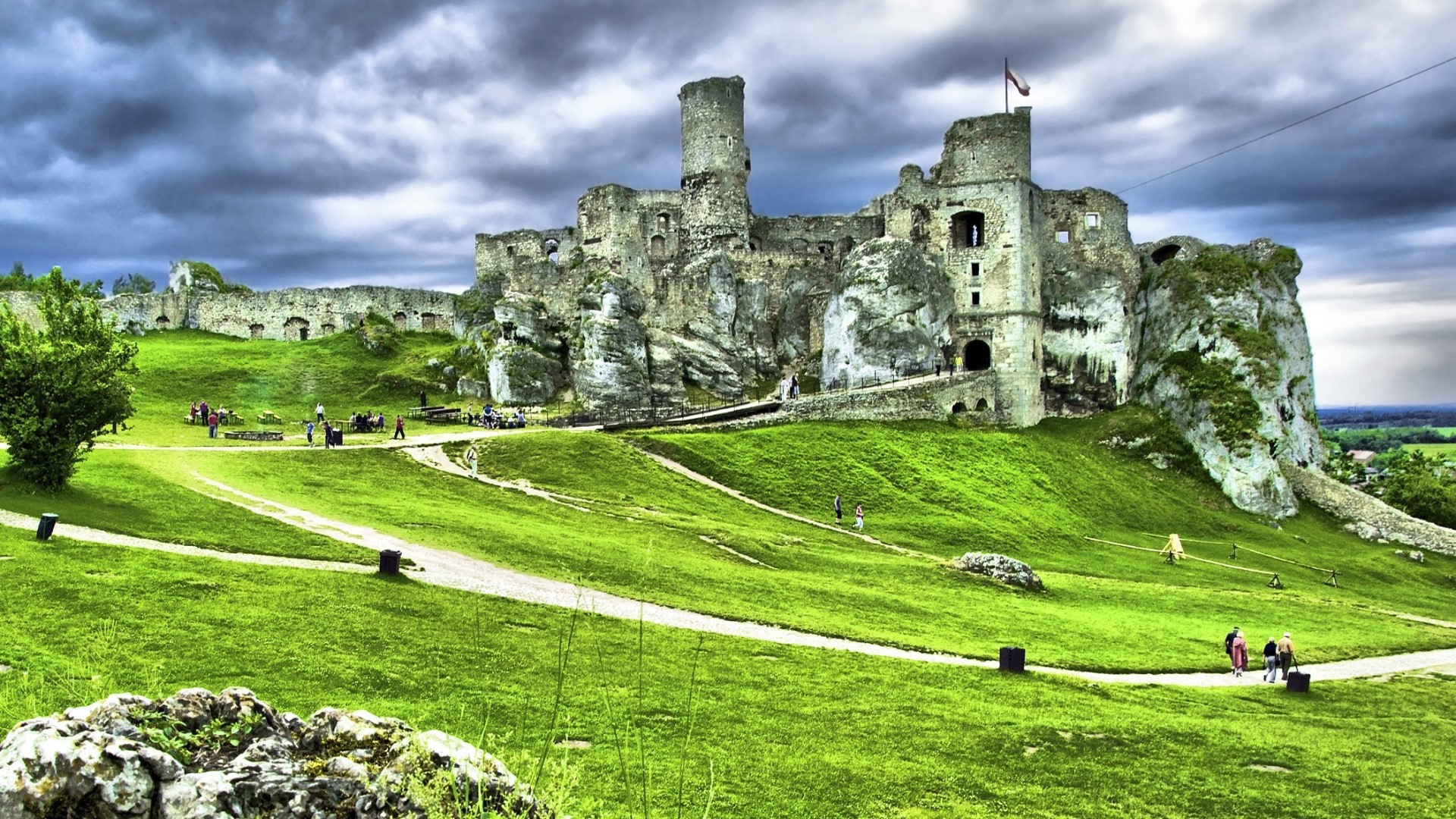 Поставь castle. Средневековый пейзаж. Развалины средневекового замка. Весенний замок. Архитектура и природа средних веков.