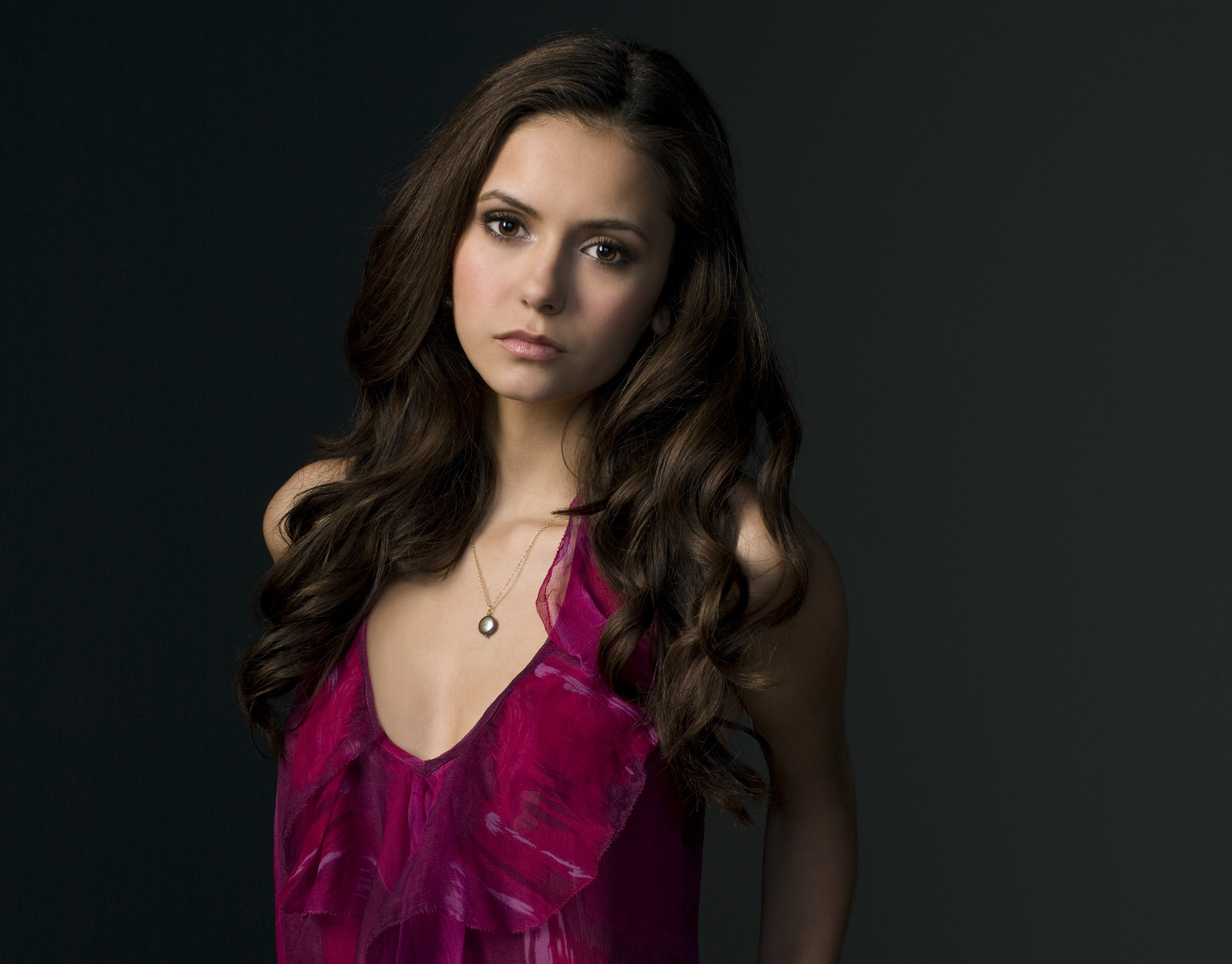 Download Celebrity Nina Dobrev HD Wallpaper