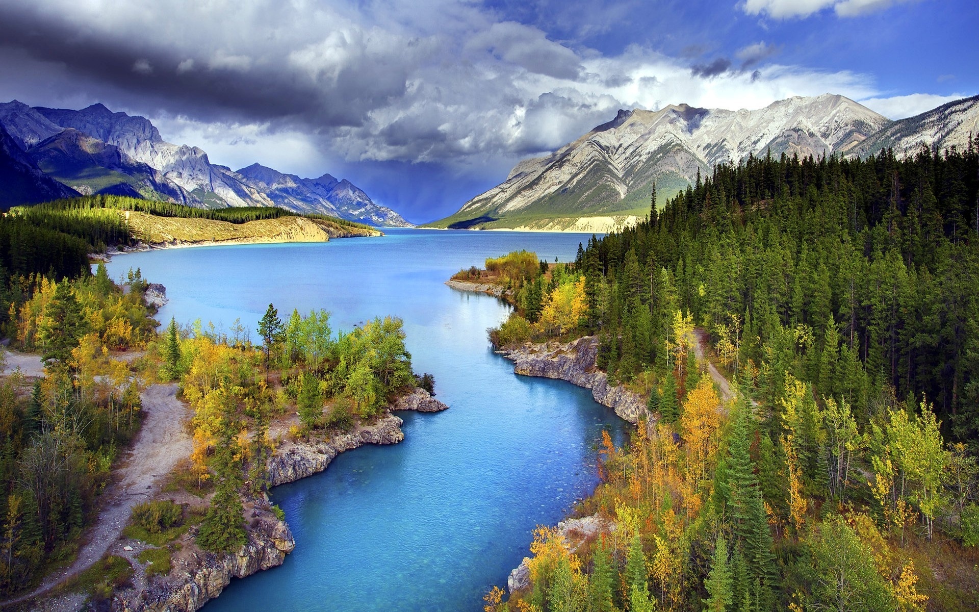 Stunning Fall Landscape HD Wallpaper: Mountain & Forest Serenity