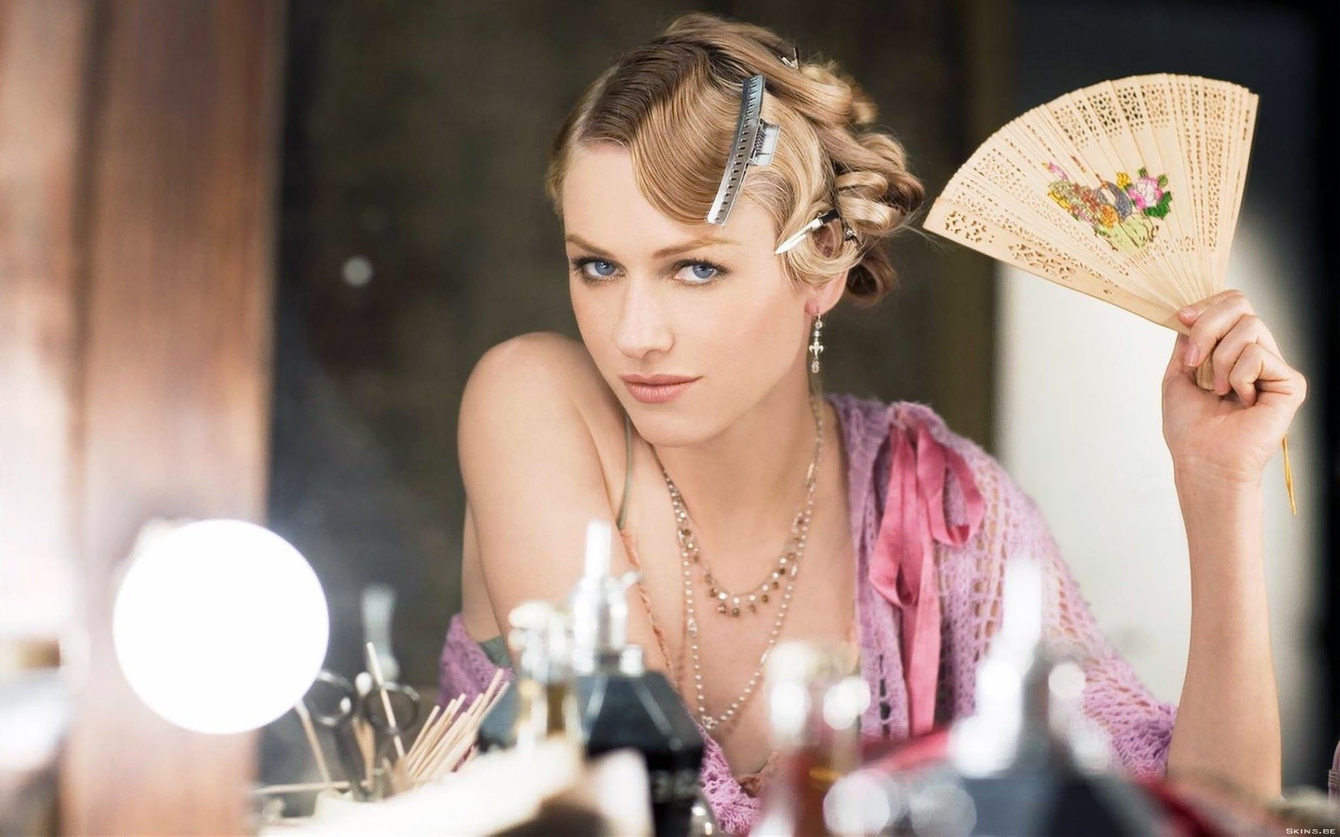 HD PC desktop wallpaper featuring celebrity Naomi Watts in a vintage-inspired look, holding a decorative fan with styled hair and soft makeup.