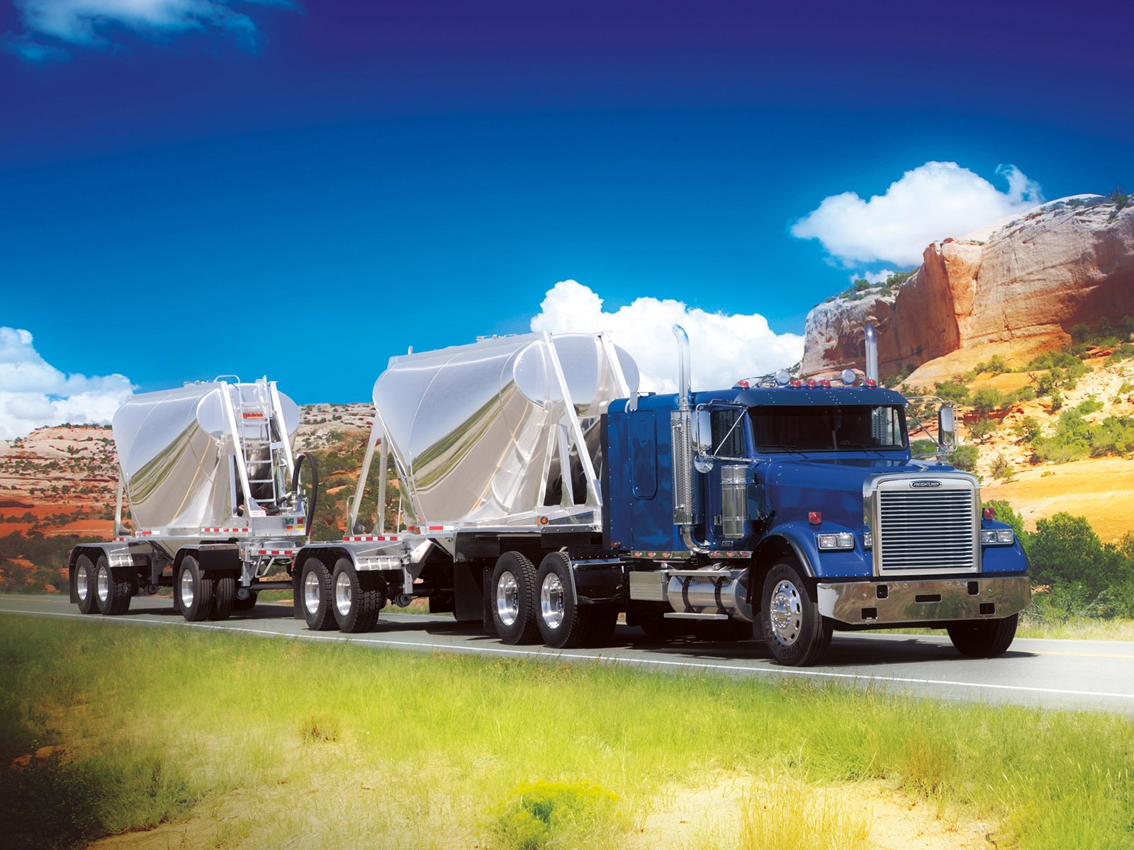 Download Vehicle Freightliner Trucks Wallpaper