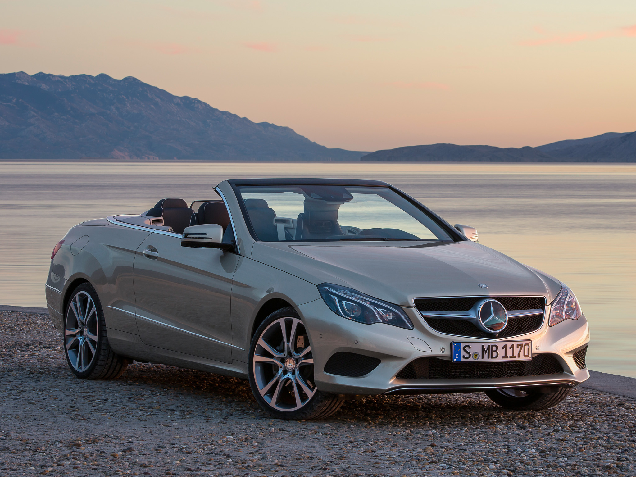 HD Wallpaper of a Silver Mercedes-Benz E-Class Convertible