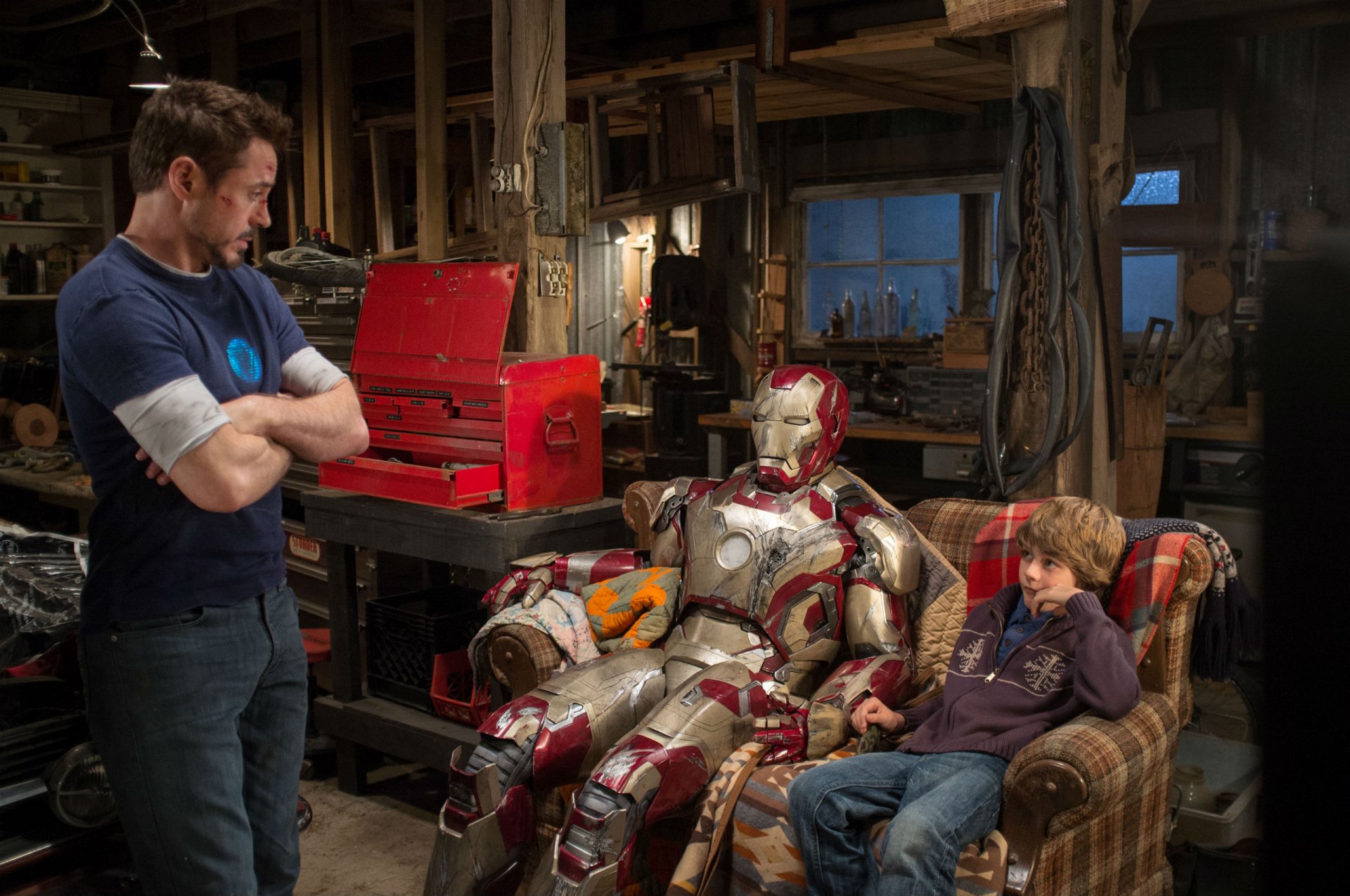 HD PC desktop wallpaper from the movie Iron Man 3, featuring Tony Stark, the Iron Man suit, and a young boy in a workshop setting.