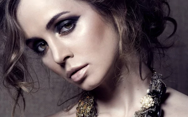 Celebrity Eliza Dushku HD Desktop Wallpaper | Background Image