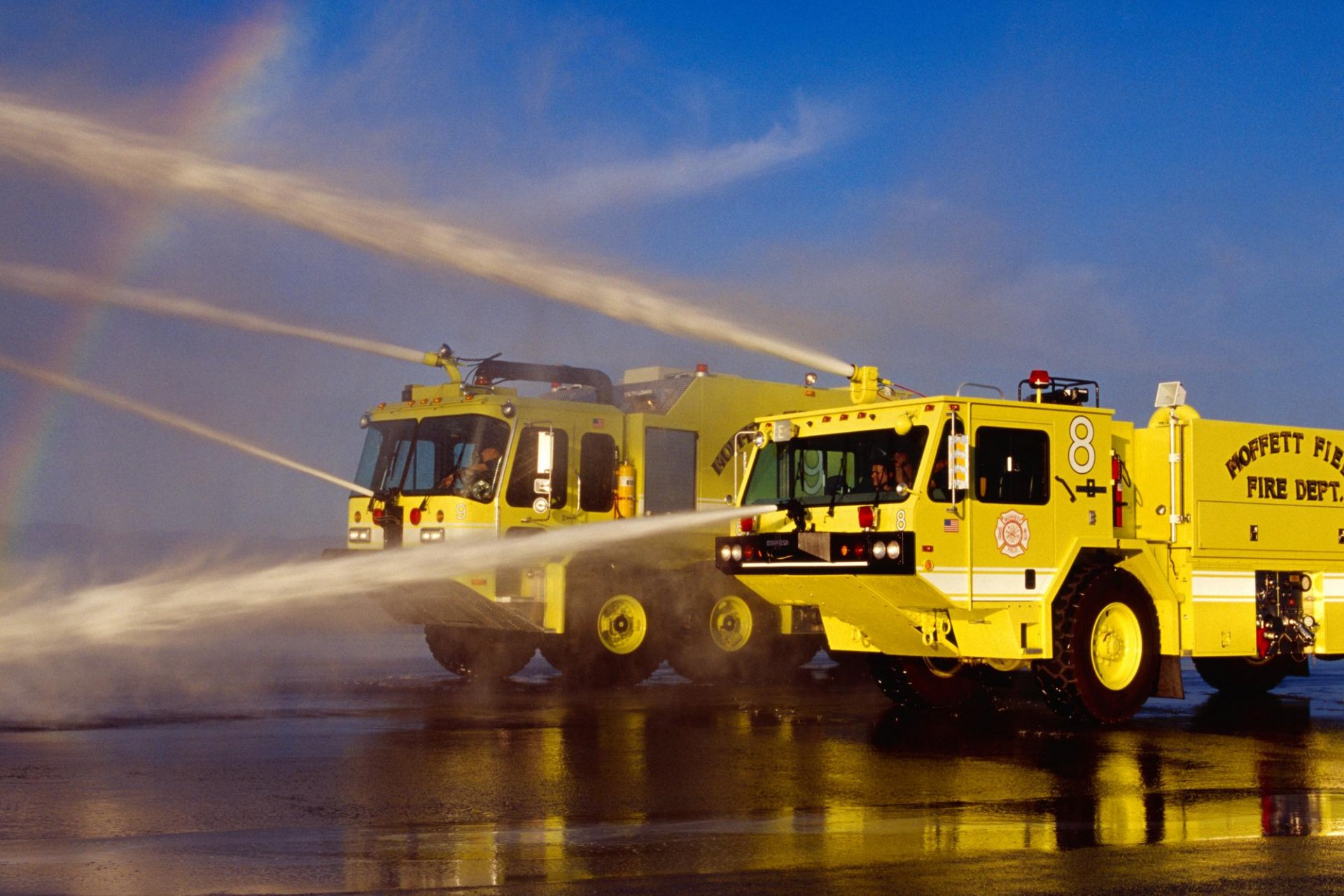 Download Vehicle Fire Truck HD Wallpaper
