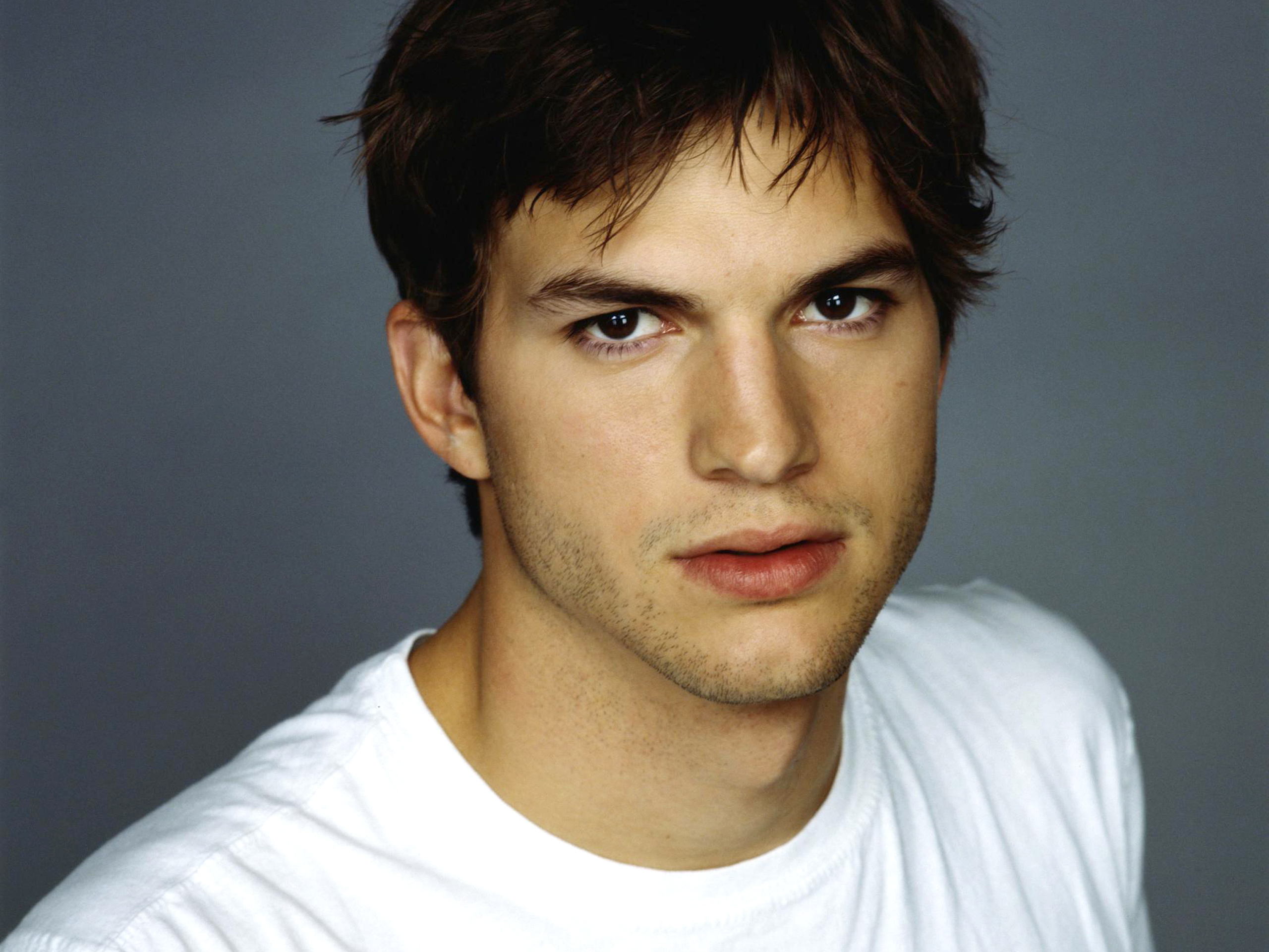 Celebrity Ashton Kutcher HD Wallpaper | Background Image