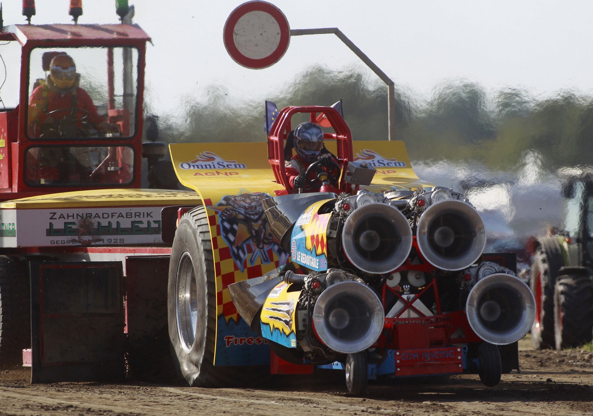 Download Tractor Vehicle Pulling Tractor HD Wallpaper