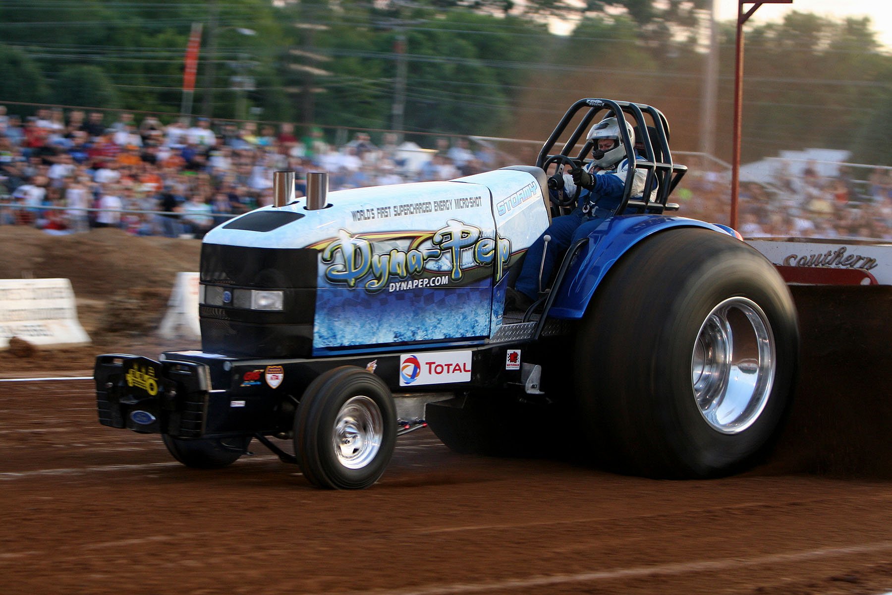 Download Tractor Vehicle Pulling Tractor Wallpaper