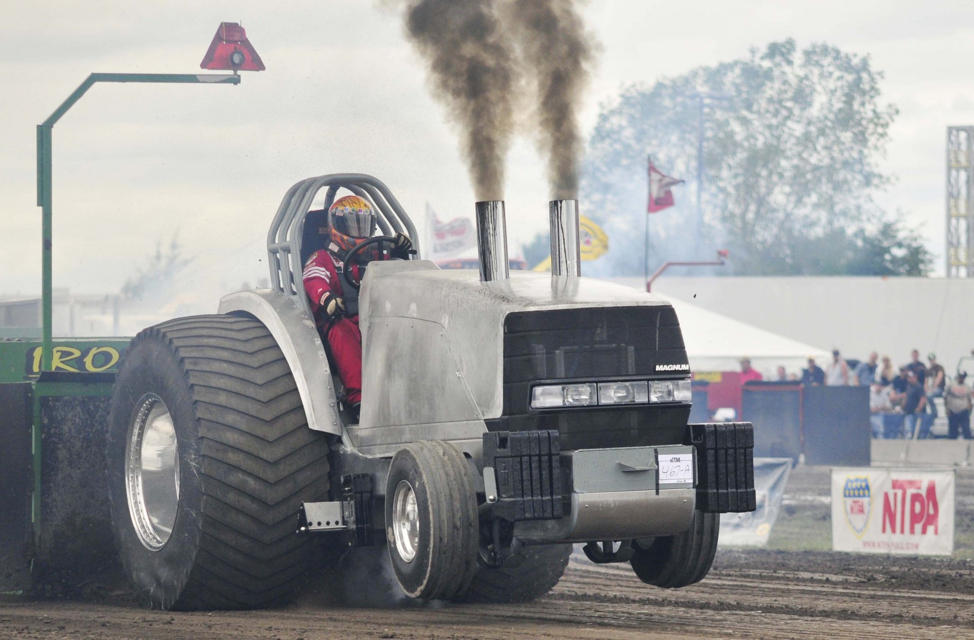 Download Tractor Vehicle Pulling Tractor HD Wallpaper
