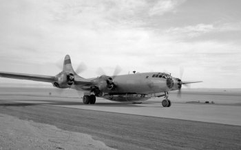 Boeing B-29 Superfortress makes a bombing run on Japanese cites ...