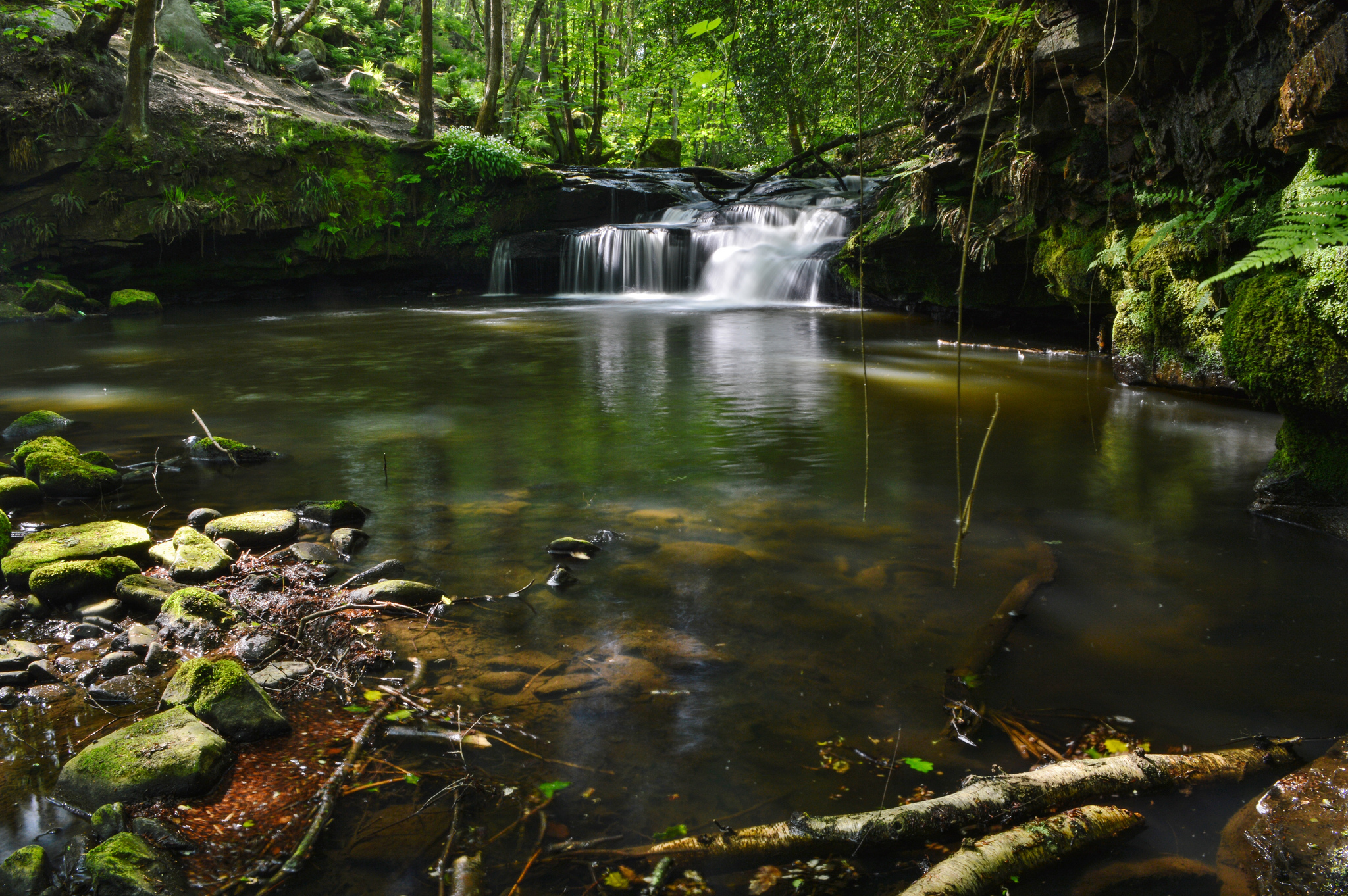 Serene Waterfall: A Captivating HD Wallpaper for Nature Lovers