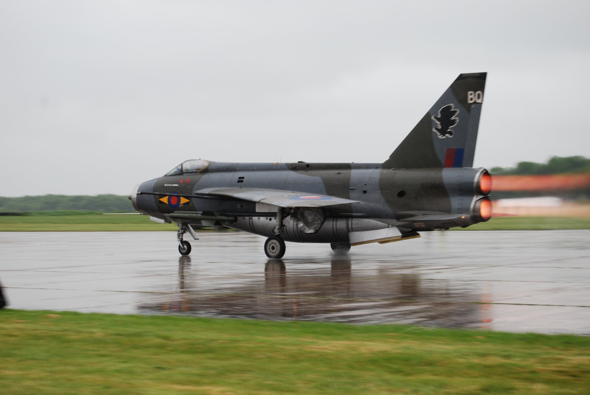 Military English Electric Lightning jet with afterburners roaring on a wet runway, motion blur — 4K Ultra HD PC desktop wallpaper/background.