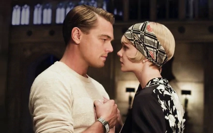 HD wallpaper of The Great Gatsby featuring Carey Mulligan and Leonardo DiCaprio in an intimate scene.