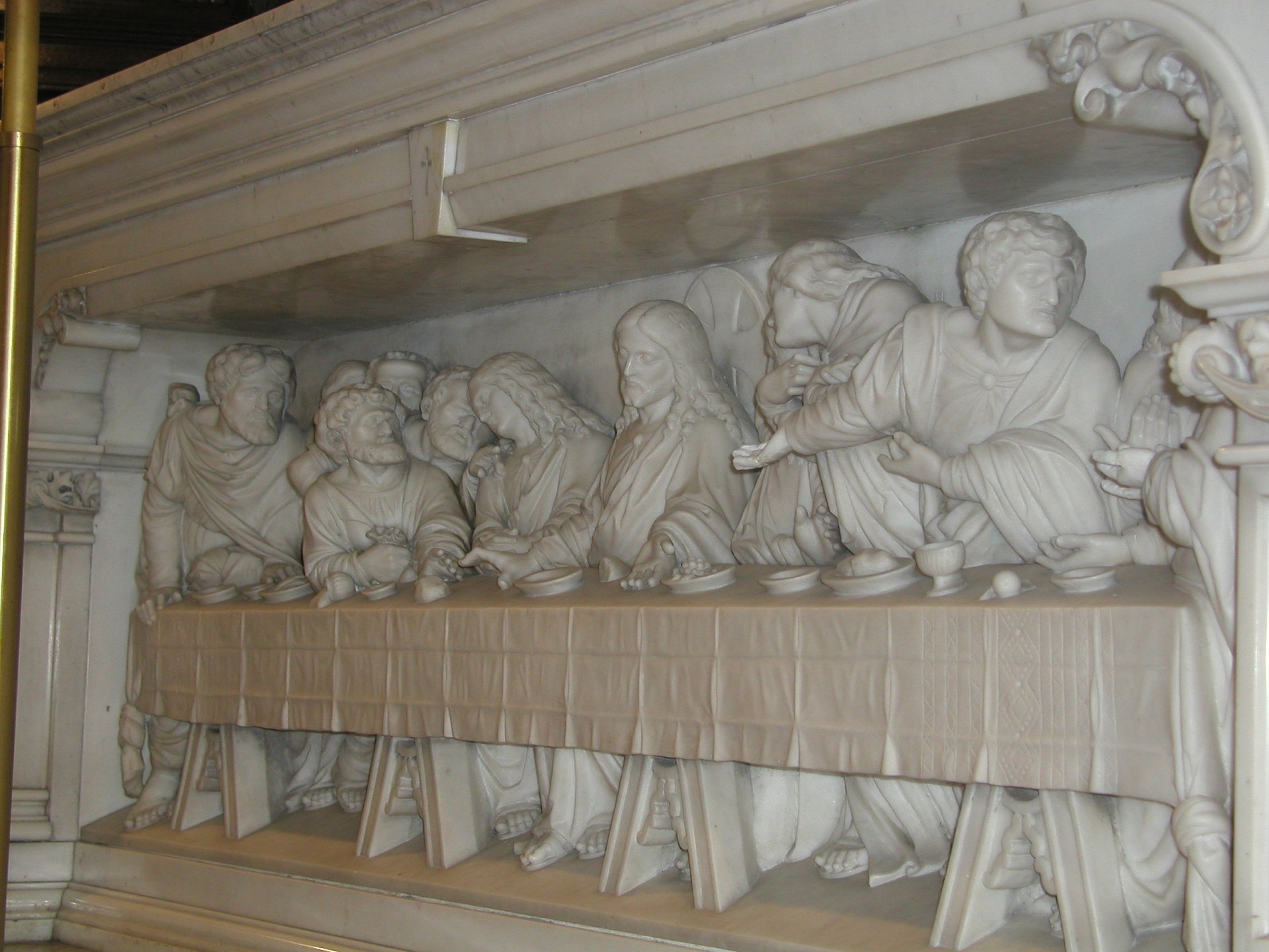 Man-made marble sculpture bas-relief of seated figures at a long table, rendered as a 2K Quad HD PC desktop wallpaper background.