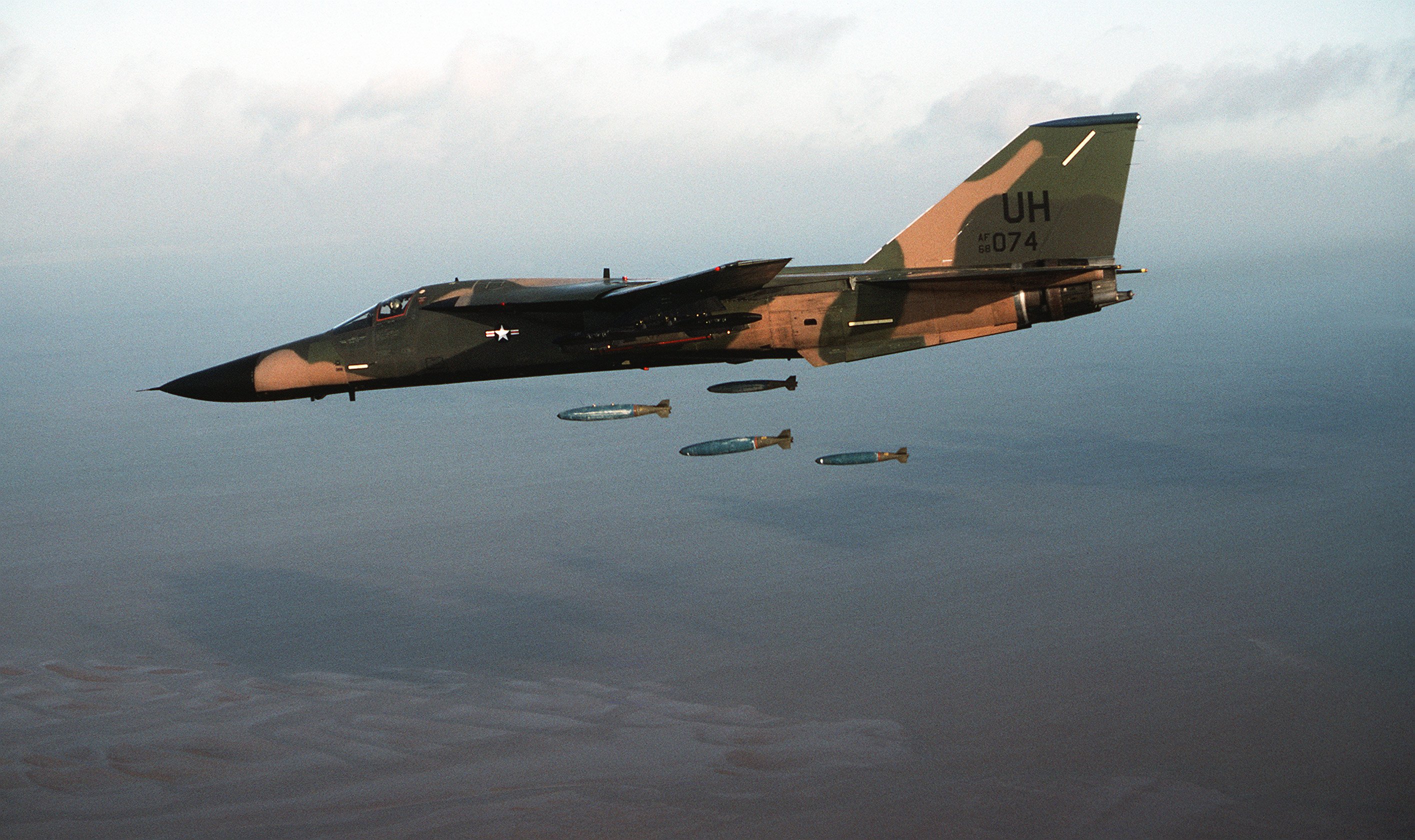 Military General Dynamics F-111 Aardvark HD Wallpaper | Background Image