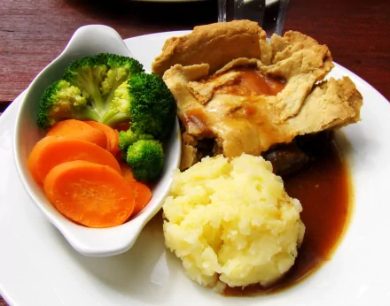  steak and kidney pie with mash