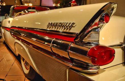 Close-up of a 1957 Pontiac Bonneville tail fin and taillight, featured in an HD PC desktop wallpaper showcasing this classic vehicle's iconic design.