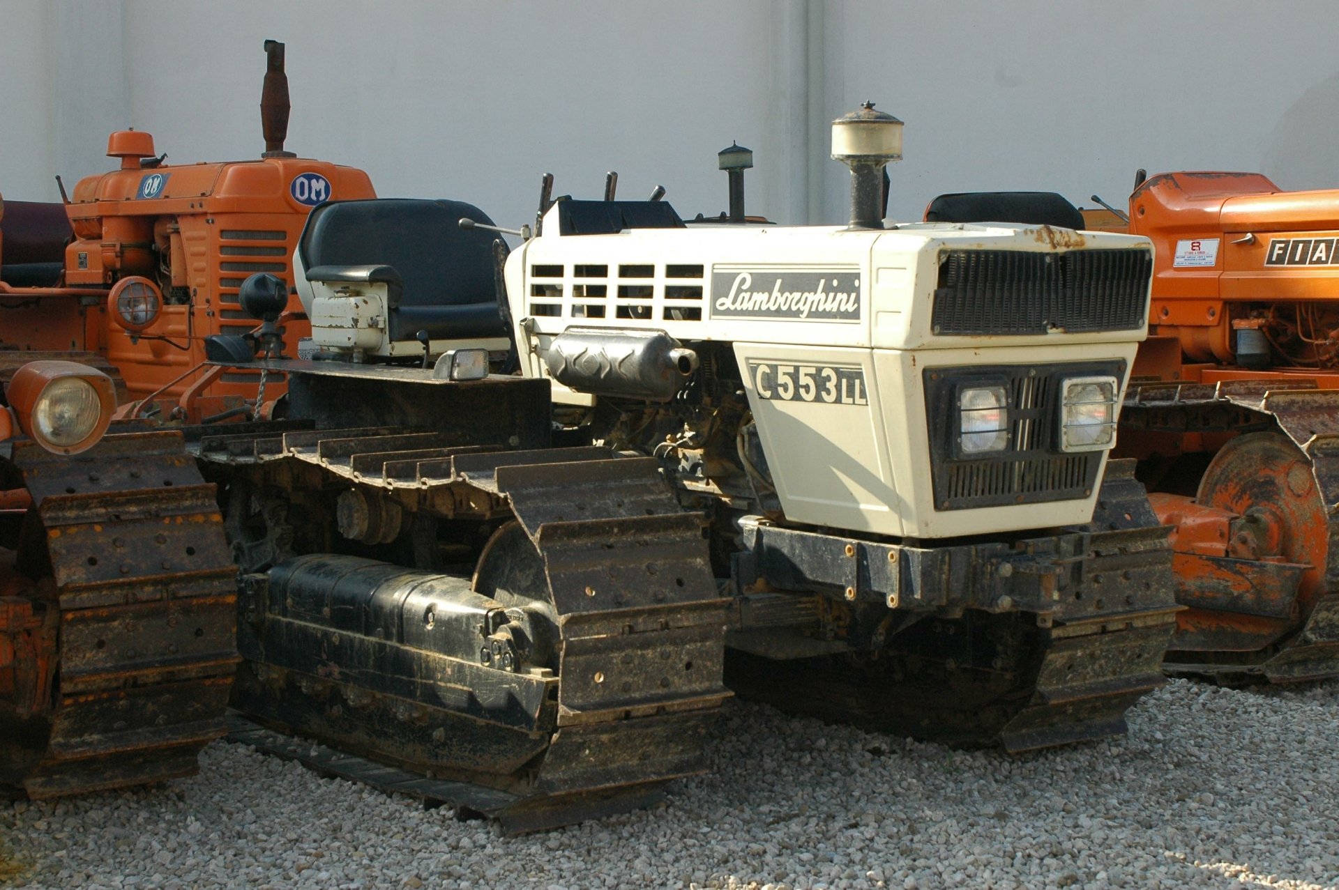 Lamborghini Tractor HD Wallpaper | Background Image | 3008x2000