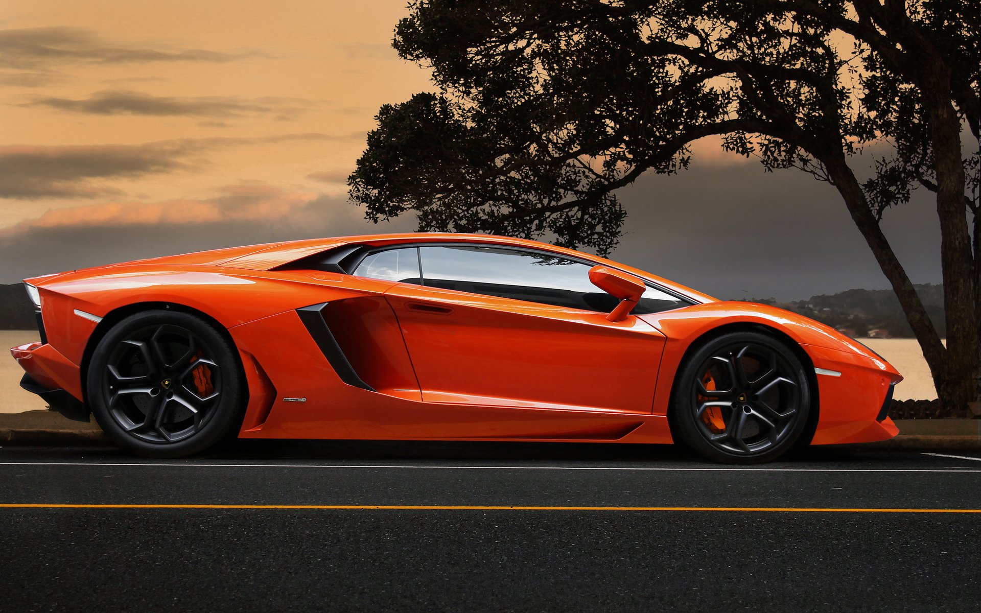 Lamborghini Aventador HD Wallpaper