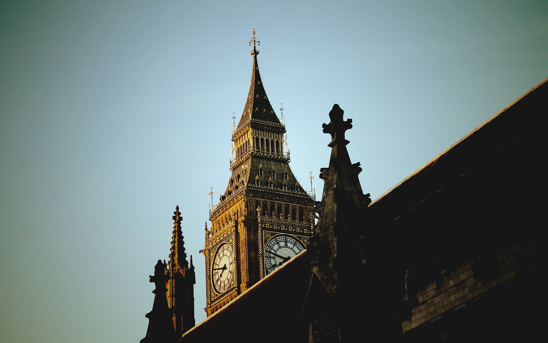 HD PC desktop wallpaper of Big Ben, a man-made Gothic clock tower—close-up of Elizabeth Tower's clock face and ornate silhouette against a pale sky.