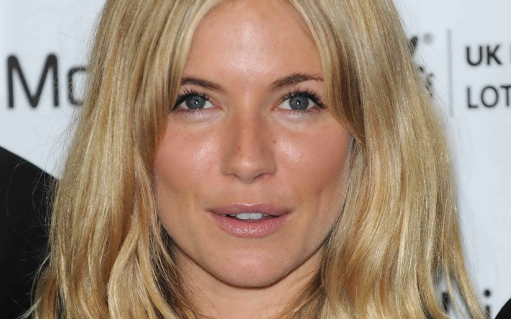 Download Celebrity Sienna Miller Wallpaper