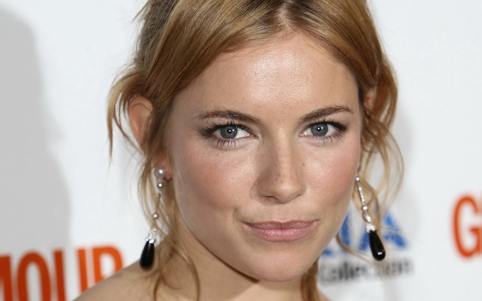 Download Celebrity Sienna Miller Wallpaper