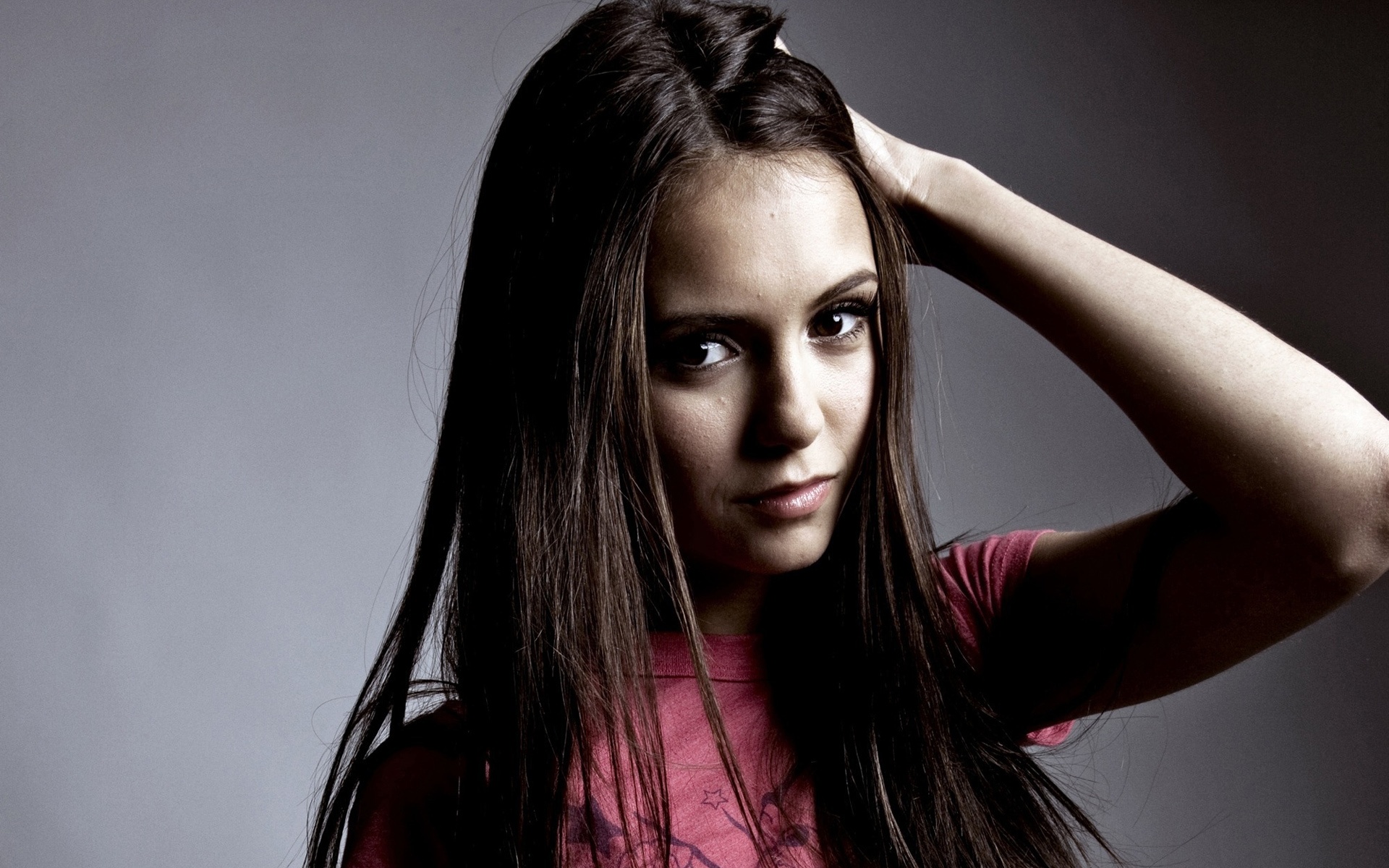 Download Celebrity Nina Dobrev HD Wallpaper