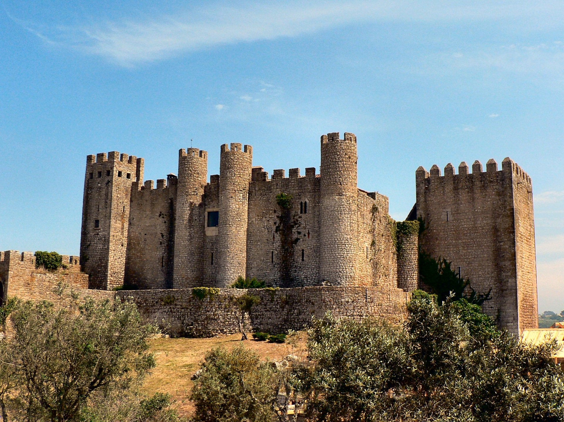 Download Man Made Castle HD Wallpaper | 2245x1680 | Wallpaper Abyss