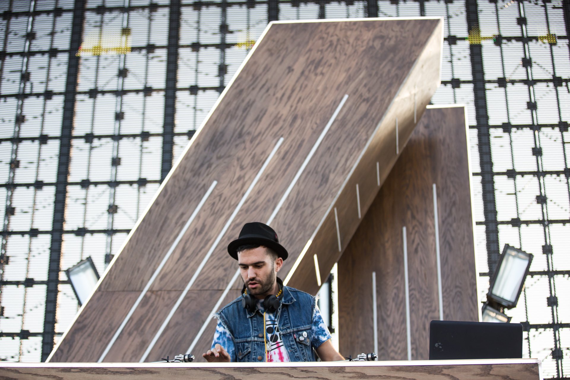 Download Music A-Trak HD Wallpaper