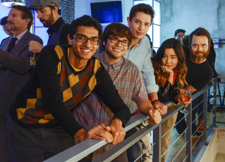 HD desktop wallpaper featuring a group of people smiling and leaning on a railing, associated with 'Betas'.