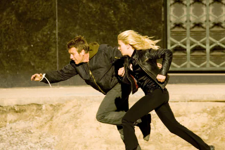 HD desktop wallpaper featuring Scarlett Johansson and Ewan McGregor in an action scene from the movie The Island.