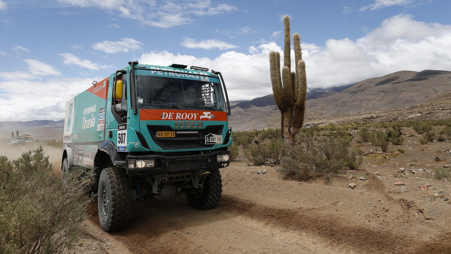 Download Vehicle Iveco HD Wallpaper