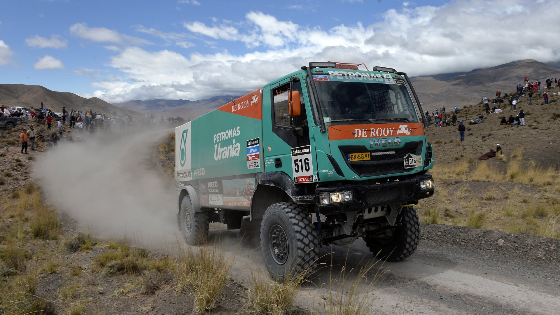 Download Vehicle Iveco 4k Ultra HD Wallpaper